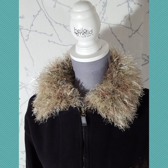 Cityscape Black Fleece Jasper Canada Embroidered Pullover w/ Faux Fur Collar - Picture 2 of 6